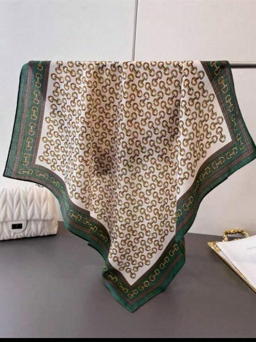 [ 8日から12日程度でお届け予定 ] アクセサリー レディース スカーフ ヴィンテージチェーンプリントカ..