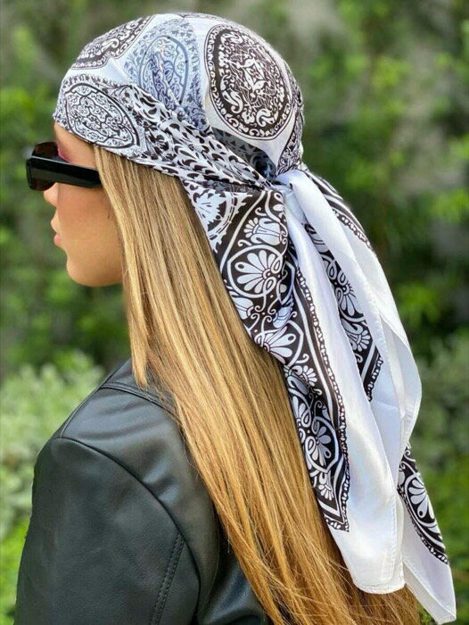 [ 8日から12日程度でお届け予定 ] アクセサリー レディース スカーフ 1枚 女性用レトロ柄サテン90x90cm スクエアスカーフ、 夏のビーチ、ストリート、バンダナ、トップスとして多用途