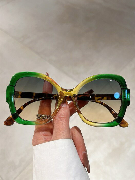 [ 8日から12日程度でお届け予定 ] アクセサリー レディース アイアクセサリー ボヘミアン風 マルチカラー バタフライフレーム付きレディースサングラス 1個、オンブレスタイルデコ、ファッショナブルな旅行用ビーチアクセサリー、サマーバケーション、アウト