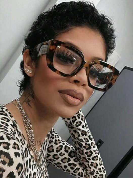 [ 8日から12日程度でお届け予定 ] アクセサリー レディース アイアクセサリー 1個 レディース ブラック スクエア 大きめフレーム ファッションメガネ クリアレンズ、デイリーや旅行に使えるデコラティブなグラス