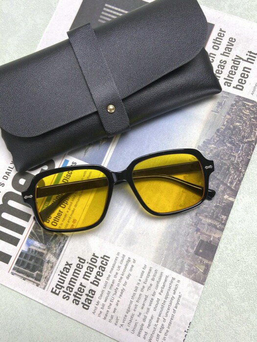 [ 8日から12日程度でお届け予定 ] アクセサリー メンズ アイアクセサリー 1個 メンズ新作 ヨーロッパ・アメリカ風 装飾眼鏡、個性的な四角フレーム イエローレンズ フレーム レザーケース付き、ファッショナブルなメガネ バカンス、パーティー、運転に適