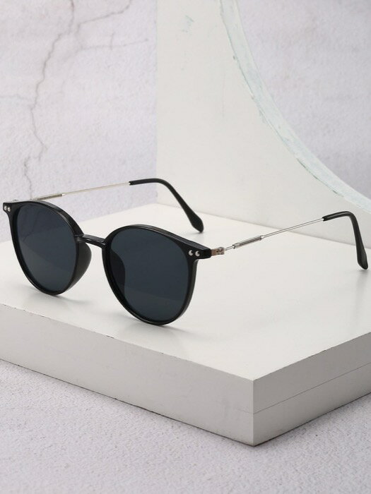 [ 8日から12日程度でお届け予定 ] アクセサリー メンズ アイアクセサリー 1ペア メンズ幾何学フレームブラックファッショングラス カジュアルサングラス アクセサリー ビーチアクセサリー グラス サングラス ストリートスタイルとセーター、ジャケット、