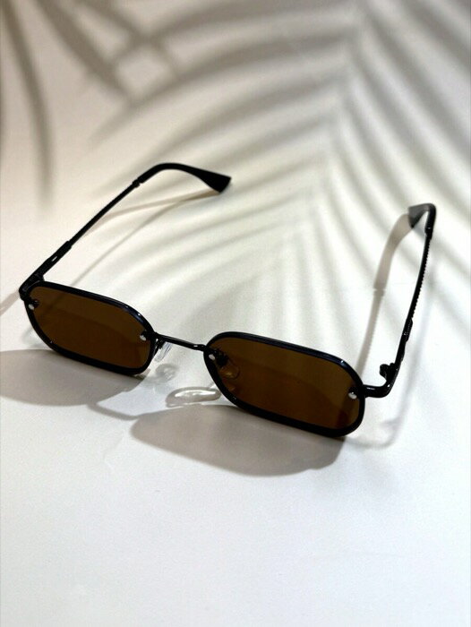 [ 8日から12日程度でお届け予定 ] アクセサリー メンズ アイアクセサリー 1個 メンズブラックフレーム、アンバーレンズレトロ スクエア メタル ミニ小型フレームY2Kクラシックファッションメガネ、デイリー、写真撮影、旅行に適しています(メガネ用布と