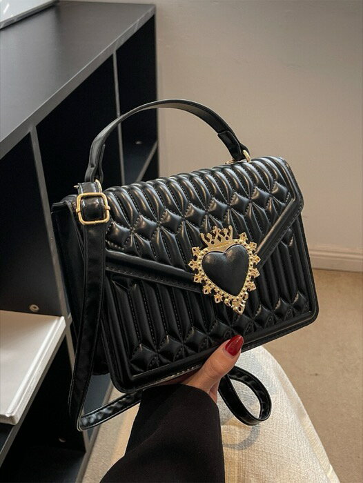 [ 8日から12日程度でお届け予定 ] バッグ レディース ハンドルバッグ キルティングクラウン&ハート装飾 フラップ スクエア バッグ バレンタイン