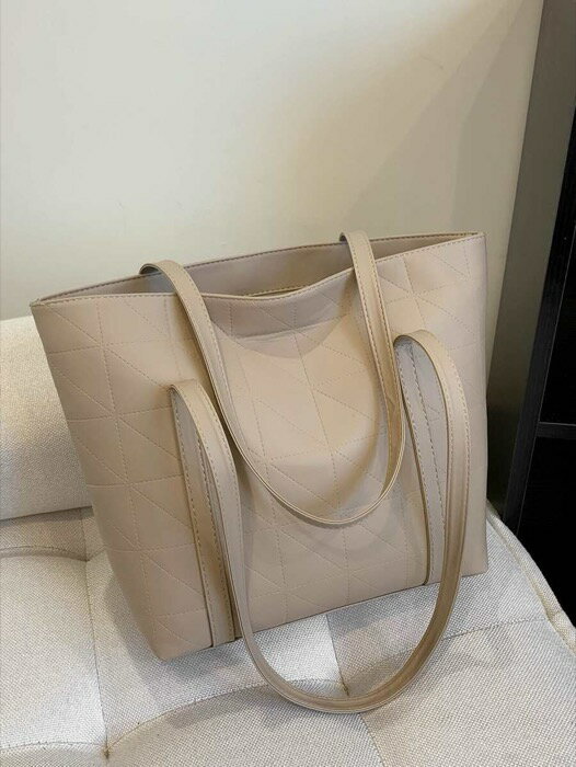 [ 8日から12日程度でお届け予定 ] バッグ レディース ショルダーバッグ ファッショナブルな高容量キル..