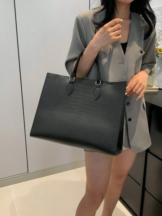 [ 8日から12日程度でお届け予定 ] バッグ レディース トートバッグ ファッショントレンドのヘビ柄、4シ..