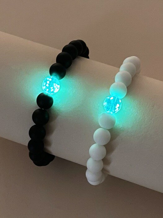 [ 8日から12日程度でお届け予定 ] ジュエリー メンズ ブレスレット セット ファッショナブルで人気のあるメンズ 2 個のカップルが暗闇で光るビーズ ブレスレット ストーン ジュエリー ギフトやスタイリッシュな外観に