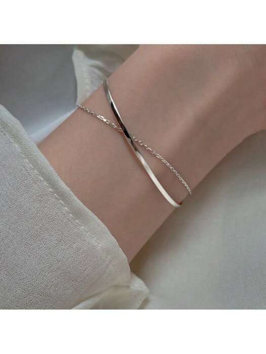 [ 8日から12日程度でお届け予定 ] ジュエリー レディース ブレスレット バングル シンプルでエキゾチックな、ダブルレイヤースムースチェーンブレスレット・ユニークなデザイン(ランダムのバックル) 1個