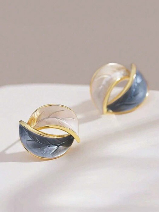 [ 8日から12日程度でお届け予定 ] ジュエリー レディース イヤーアクセサリー 1ペア ミニマリスト ファッショナブル 新作 シックなグレーブルーのリーフ ヴィンテージスタイルピアス、女性の日常着や祭りの衣装に適しています