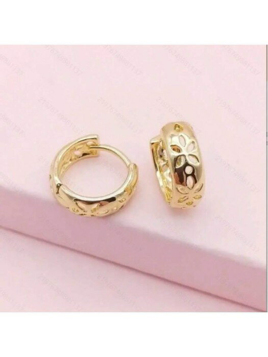 [ 8日から12日程度でお届け予定 ] ジュエリー レディース イヤーアクセサリー 新作 中空フラワーフープピアス、エレガントなデザイン、女性の日常着や祭りの装いに適しています