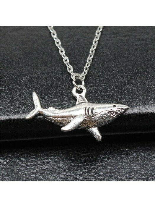 [ 8日から12日程度でお届け予定 ] ジュエリー メンズ ネックレス 1個 ファッショナブルなサメペンダントネックレス