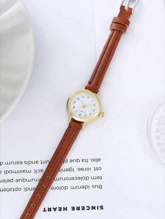 送料無料 8日から12日程度でお届け予定です。当店は、返品や返金に対応しております。撮影用の、トップス、パンツ、シューズ、アクセサリーなどは付属しておりません。セット商品でない場合、単品でのお届けです。簡易的な包装でお届け致します。商品用の箱等ありません。ストラップの長さ： 20 cmケースサイズ： 2.3 cmケースの厚さ： 0.8 cmストラップ幅： 0.8 cm防水性 : 防水性なし詳細 : ラインストーン要素 : 多元素スタイル : カジュアル特徴 : その他時計の形状 : ラウンド着用時期 : デイリーストラップの色 : ブラウン性別 : レディース含まれるボックス : Noタイプ : 腕時計表示スケールを変更 : アラビア数字スケールケース素材 : 亜鉛合金ストラップ素材 : PUレザー鏡面反射性素材 : 合成ガラス