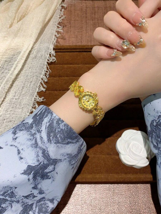 [ 8日から12日程度でお届け予定 ] 腕時計 レディース クォーツ 1個 エレガントなバレル型レディース クォーツ腕時計 ブラックスチールバンド付き