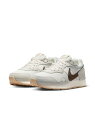 NIKE(iCL)iCL EBY x`[ i[