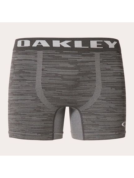 O-FIT BOXER SHORTS 7.1 カラー BLACKOUT/WHITE HTHR/DARK GREY HTHR サイズ M/L/XL 素材 ナイロン72％、ポリプロピレン16％、ポリウレタン10％、ポリエステル2％（02E，6AC，10W）¶ナイロン63％、ポリプロピレン26％、ポリウレタン11％（29A） 原産国 中華人民共和国 メーカー品番 0070FOS90160703 コメント ストレッチ性に優れた機能糸で編みたてられた次世代テクニカルアンダーウエア。優れた吸汗速乾性と柔らかい着心地を併せ持ち、トレーニング時はもちろん日常でも快適に着用可能。3D立体成型の特殊編みたて技術と4wayストレッチが身体を着用時のストレスから解放。