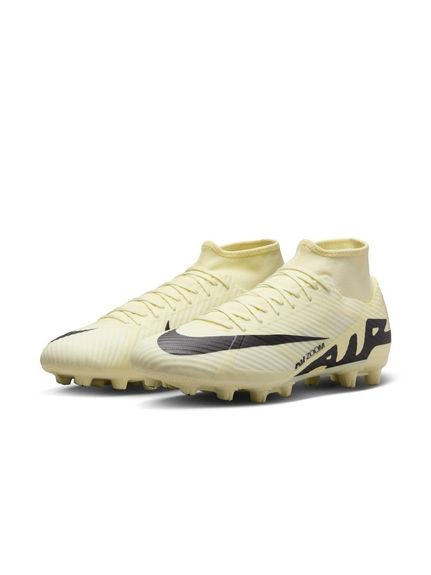 Nike Mercurial Superfly 9 Academy LEMONADE/BLACK カラー LEMONADE/BLACK サイズ 24.5CM/25.5CM/26.5CM/27.5CM/28.5CM/25/26/27/28/29.0CM 実寸(cm) 24.5CM：重さ(単位):(-)25.5CM：重さ(単位):(-)26.5CM：重さ(単位):(-)27.5CM：重さ(単位):(-)28.5CM：重さ(単位):(-)25：重さ(単位):(-)26：重さ(単位):(-)27：重さ(単位):(-)28：重さ(単位):(-)29.0CM：重さ(単位):(-) 素材 - 原産国 中国 メーカー品番 0001DJ562601 コメント 大胆なデザインのスーパーフライ 9 アカデミー HGで、今すぐフィールドの主役に。 Zoom Airユニットを搭載し、アッパーには柔軟なNikeSkinを使用して抜群のボールタッチを実現。最も重要な終盤の時間帯に試合を支配できます。宙を浮いているかのようなスピード感のある履き心地です。　　Zoomがフィールドに登場　Nike史上初めて、全く新しいZoom Airユニットを開発。 そのユニットをプレートに内蔵し、足裏の反発性を強化して、フィールドでの素早い動きを可能に。シュートを決めたり、ボールに追いついたり、ディフェンダーを抜き去ったりと、重要な場面で相手を大きく引き離します。　　スピーディーなプレーを後押し　構造の内側のスピードケージには、薄くて丈夫な素材を使用。軽さを損なわずに足をアウトソールにしっかりと最適に固定。　　地面を掴んでダッシュ　独自のトラクションパターンが抜群のトラクションを発揮。すばやい蹴りだしで、相手プレーヤーを引き離せます。　　フィット感がアップ　履き口には、柔らかく伸縮性のあるFlyknit素材を使用。足首を包み込み、しっかりと足元を固めます。 足形にぴったり沿うようにフィット感を改良。 そのために、何百人ものアスリートの協力を得て何度も摩耗試験を実施。 曲線的なトゥボックスで、かかと部分の固定感を高めました。　　素足の感覚　アッパーには、柔らかく柔軟性に優れたメッシュ素材に薄いコーティングを施したNikeSkinを使用。 素足でサッカーをしているような感覚で、ボールをコントロールできます。　　商品の詳細　まばらな芝、硬い土、砂利などのフィールドに最適　クッション性を備えたインソール