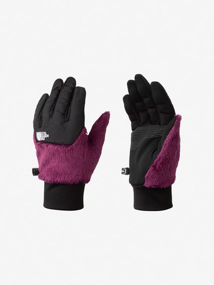 Denali Etip Glove (デナリイーチップグローブ) カラー BB サイズ XS/S 素材 Versa Mid ECO（ポリエステル100%）、導電フリース（ポリエステル94%、ポリウレタン6%）、スパンフリース（ポリエステル94%、ポリウレタン6%） 原産国 中国 メーカー品番 71226278 コメント スマートフォンなどのタッチパネル操作ができる、フリースグローブです。素材は、ストレッチ性が高く毛足の長い「バーサミッドエコフリース」を採用。掌部は、滑り止めのシリコンプリントを施した全面タッチスクリーン対応のフリースを配しています。手首はフィット感と肌触りを高めたスパンフリースで、保温力を向上。適度な通気性を併せ持つため、暖かいシーズンまで長く使用することができます。　品番：NN62312 BB