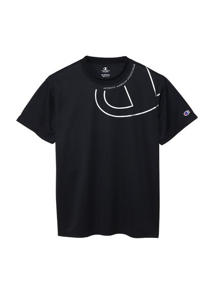 SHORT SLEEVE T-SHIRT ブラック ブラック X シルバー カラー ブラック/ブラック X シルバー サイズ S/M/L/XL 素材 ポリエステル 原産国 カンボジア メーカー品番 0231C3-ZV30601 コメント 環境に配慮されたリサイクルポリエステル100%の吸汗速乾機能を備えた素材に、汗によるニオイの発生をアクティブに抑制し続ける抗菌防臭機能「C ODORLESS? by Polygiene」加工を行った生地を使用したショートスリーブTシャツです。胸から左肩にかけて斜めに大きく入れたCロゴと、襟に沿ってさりげなく入れた「AUTHENTIC AMERICAN ATHLETICWEAR(オーセンティック アメリカン アスレチックウェア)」がポイント。それぞれラバープリントで入れています。