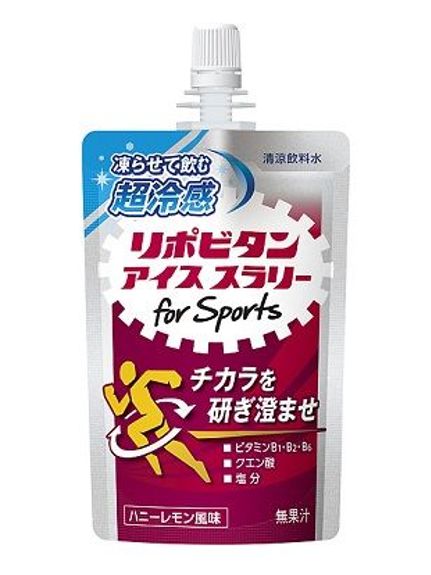 ハードな暑熱環境下での運動に凍らせて飲む　超冷感●リポビタンアイススラリー for Sportsは、凍らせて水分中に分散した微細な氷をそのまま飲める、熱中症対策にも適した清涼飲料水です。●エネルギーの源クエン酸とビタミンB1・B2・B6に加え、運動時に汗で失われやすい塩分を摂取できます。●おいしいハニーレモン風味（無果汁）です。アンチ・ドーピング認証取得　INFORMED-CHOICE　●リポビタンアイススラリー for Sportsはアンチ・ドーピング認証を取得していますアンチ・ドーピング認証である「インフォームドチョイス認証」を取得しているリポビタンショット for Sportsは、アスリートが服用できる製品です。リポビタンアイススラリー　FOR　SPORTS カラー . サイズ . 素材 砂糖（国内製造）、食塩、添加物：トレハロース、グリシン、グリセリン、増粘多糖類、酸味料、香料、塩化K、乳酸Ca、カラメル色素、ナイアシン、硫酸Mg、V.B1、ビタミンB6、V.B2　原材料に含まれるアレルギー物質　（28品目中）：該当なし 原産国 日本 メーカー品番 68933589 コメント ハードな暑熱環境下での運動に凍らせて飲む　超冷感●リポビタンアイススラリー for Sportsは、凍らせて水分中に分散した微細な氷をそのまま飲める、熱中症対策にも適した清涼飲料水です。●エネルギーの源クエン酸とビタミンB1・B2・B6に加え、運動時に汗で失われやすい塩分を摂取できます。●おいしいハニーレモン風味（無果汁）です。アンチ・ドーピング認証取得　INFORMED-CHOICE　●リポビタンアイススラリー for Sportsはアンチ・ドーピング認証を取得していますアンチ・ドーピング認証である「インフォームドチョイス認証」を取得しているリポビタンショット for Sportsは、アスリートが服用できる製品です。