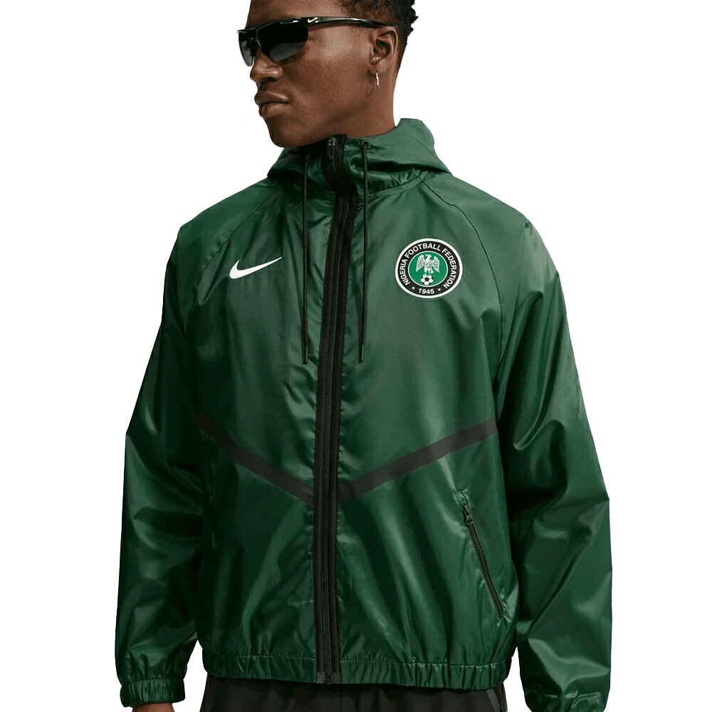 2026年 ナイジェリア代表 アンセムジャケット Nike Dri-FITテクノロジーが、肌から汗を逃がしてすばやく蒸発させ、さらりと快適な状態をキープ。 【素材】 本体：ポリエステル100% 裏地：ポリエステル100% 【カラー】 341：ゴージグリーン×エレクトリックグリーン 【サイズ】 インポートサイズ