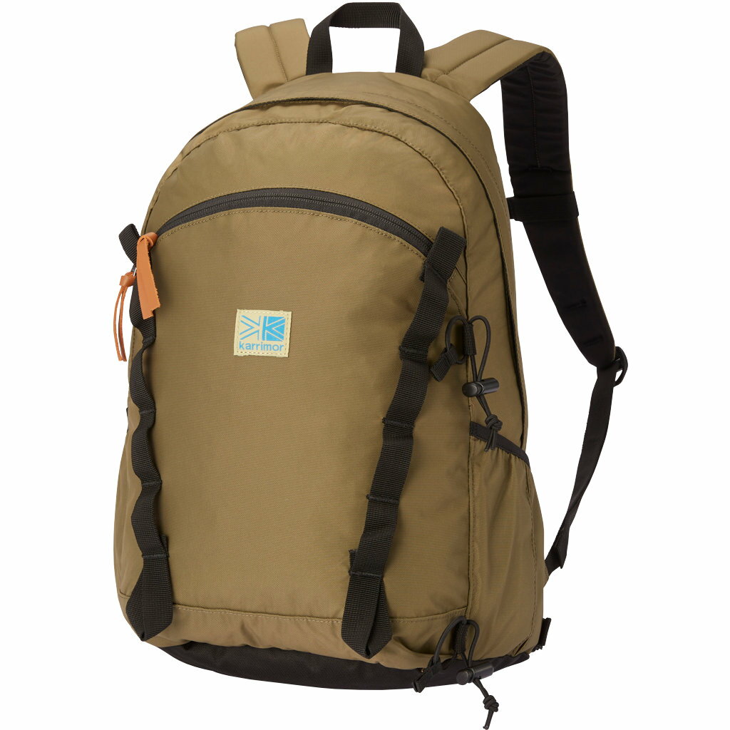 【国内正規品】 karrimor VT day pack F カリマー VT デイパック F リュック リュックサック ザック バックパック アウトドア 登山 トレッキング ハイキング 普段使い 通学 メンズ レディース ユニセックス 男女兼用 豊富なポケットを備えた、シンプルでクラシックなルックスでありながら使いやすい機能を盛り込んだモデル。機能性を高めるだけでなく、アウトドアテイスト溢れるデザインのアクセントにもなる、カラビナなどをかけることのできるデイジーチェーンをフロント部分に装備。 ■カラー：ライトオリーブ ■容量：20L ■サイズ：H42×W30×D21（cm） ■重さ：470g ■背面長：42cm ■素材：420D High density NY (ナイロン 100%) ■特性：ワンドポケット、ポールキャリア付き ・多機能オーガナイザー ・本体内部メッシュポケット ・デイジーチェーン ・チェストベルト ・ヒップベルト（取り外し可能） ※当店掲載商品の価格・サイズ等の情報はメーカー提供の資料・カタログ等より引用しております。仕様変更等により、掲載画像と現物の仕様が多少異なる場合がございます。 ※当店掲載の商品は他モールでも同時販売しております。 　在庫状況は自動更新されておりますが、短時間で注文が集中した時など、 　稀にデータ反映が間に合わず、WEB上でご注文いただけても欠品となる場合がございます。 　万が一の欠品の際は何卒ご容赦ください。 　ご注文後のメールにて在庫の有無と発送日をご案内致します。