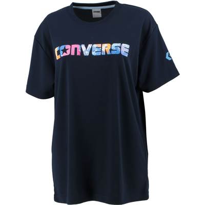 CONVERSE コンバース オールスター スポーツウェア トレーニングウェア バスケット ロゴ 部活 バスケ部 中学生 高校生 大人 練習 Tシャツ ティーシャツ 丸首 半袖 クルーネック プリント 女子 汗をかいても肌へ貼りつきにくい吸汗速乾素材の半袖Tシャツ。 コンバースロゴを幾何学柄でポップにまとめました。 ■カラー：ネイビー ■サイズ：S、M、L、O ■素材:リバースメッシュニット2（ポリエステル100％） ■機能：吸汗速乾 ※当店掲載の商品は他モールでも同時販売しております。 　在庫状況は自動更新されておりますが、短時間で注文が集中した時など、 　稀にデータ反映が間に合わず、WEB上でご注文いただけても欠品となる場合がございます。 　万が一の欠品の際は何卒ご容赦ください。 　ご注文後のメールにて在庫の有無と発送日をご案内致します。