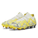 種別 サッカースパイク メーカー名 プーマ（PUMA） カラー 04/セデートグレー 特徴 プーマ 【VOLTAGE PACK/ボルテージパック】！ ネイマールJRのプレースタイルから触発された高性能なミッドカット構造の一足。 フィット感とアジリティにこだわり、90分間最高のパフォーマンスを引き出すアイテムに仕上げました。 新たに機能がアップデートされた新しい「FUTURE ULTIMATE」は、ミッドカットのアッパーに「FUZIONFIT360 dual mesh upper」を採用し、両サイドにサポート性の高い「PWRTAPE」を組み合わせることで、シューレースの有無に関わらず、より高いフィット感を実現しました。ジグザグに配置された「PWRTAPE」は、プレー中のさまざまな動きによって生じるアッパーにかかる負荷や歪みを測定し得られたデータに基づき配置され、負荷の大きい部分をサポートし、足をしっかりと固定します。 アウトソールには、「Dual-Density Motion System Outsole」を搭載し、前足部には柔軟性を持たせ、かかと部分には安定性をもたらすよう、硬度が異なる素材を採用しています。 また、軽量な「Nano Grip sockliner insole」と組み合わせることで、スパイク内での足の滑りを抑え、俊敏性やトラクションが向上し、縦横無尽な方向転換にも高い対応力を発揮します。 対応グラウンド/天然芝、人工芝グラウンド ※ご注文前に必ずお読み下さい※ 当店の掲載商品は、当社が運営するショピングサイト、 実店舗（展示品含む）でも同時販売しておりますため、 同タイミングのご注文があった場合、商品がまれに欠品する場合がございます。 また、在庫表記については、注文手続きが可能な状態であってもメーカー在庫・実店舗在庫を共有しているため、 商品によっては入荷までお時間を頂く場合や商品が欠品している場合もございます。 あらかじめご了承の上ご注文ください。 メーカー希望小売価格はメーカーカタログに基づいて掲載して います