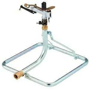 散水範囲360度調整可能 ●サイズ：幅53x奥行46x高さ47cm ●材質：真鍮、スチール、樹脂 ●散水角度：範囲設定～360度 ●散水半径：12～19m ●水圧：1.5～4.0kg/平方cm ●水量：37～60L/分 ●差込口径：25mm ●重量：5.3kg