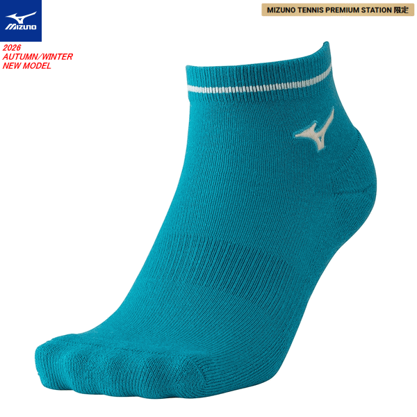 MIZUNO ミズノ ソックス シーズンカラーを採用した華やかな差し色が際立つソックス 【PREMIUM STATION限定】 アパレルでのコーディネートだけでなく、シューズやラケットともカラーを連動させているため全身コーディネートが可能です ■サイズ 22-25cm、25-28cm ■カラー 32：ピュアグリーン ■素材 ポリエステル、綿、その他 ■原産国 中国製 ※当店とメーカーの在庫を合わせた数を表示しておりますので 稀に欠品する場合もございます。 ※配送方法の注意事項 メール便・宅配便について メーカー希望小売価格はメーカーサイトに基づいて掲載しています