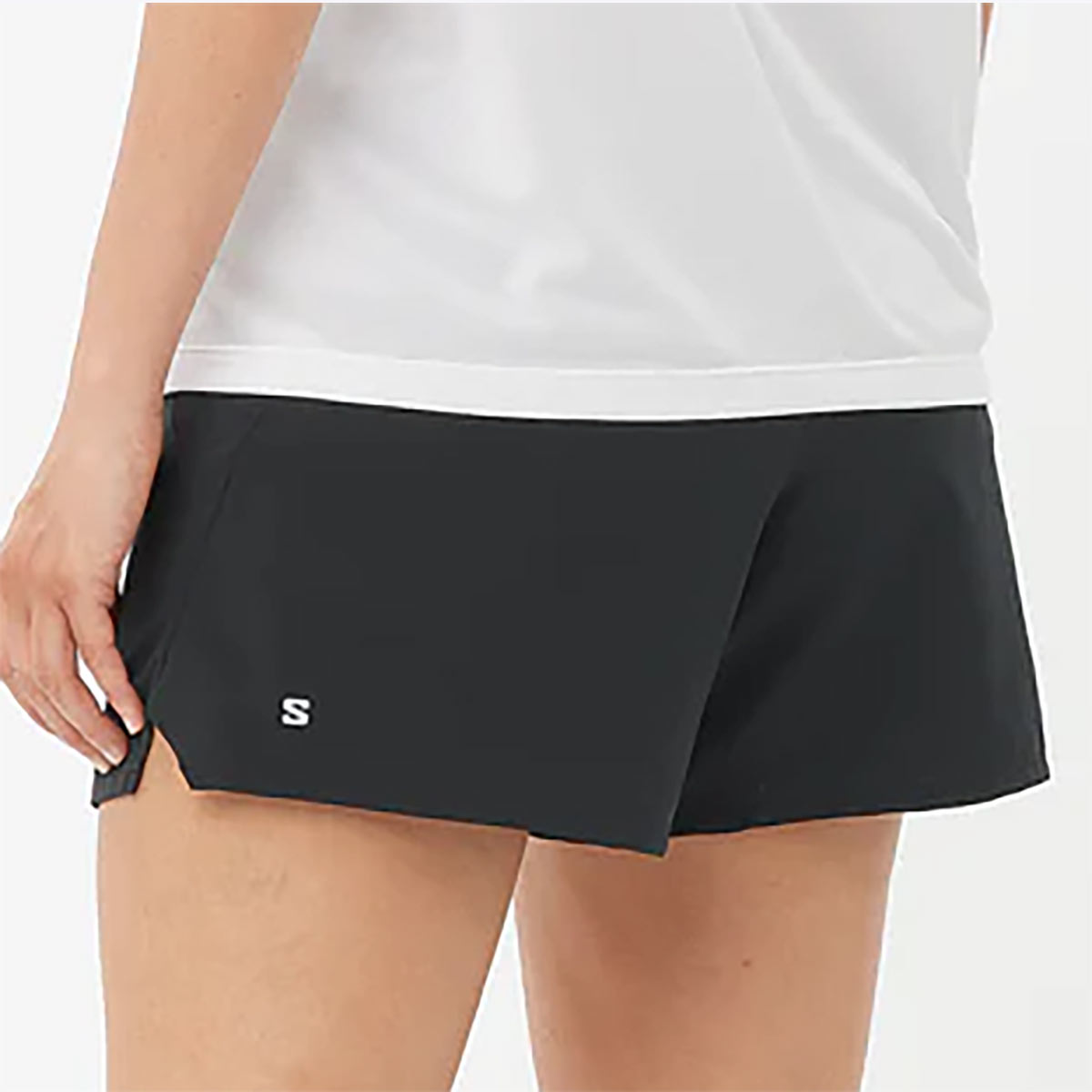 スポーツタカハシのサロモン SALOMON ランニング ウェア ボトムス ショート ハーフ パンツ 短パン SHAKEOUT CORE 4 SHORTS LC2451300 レディース 女性 26FA 秋冬｜アングル2