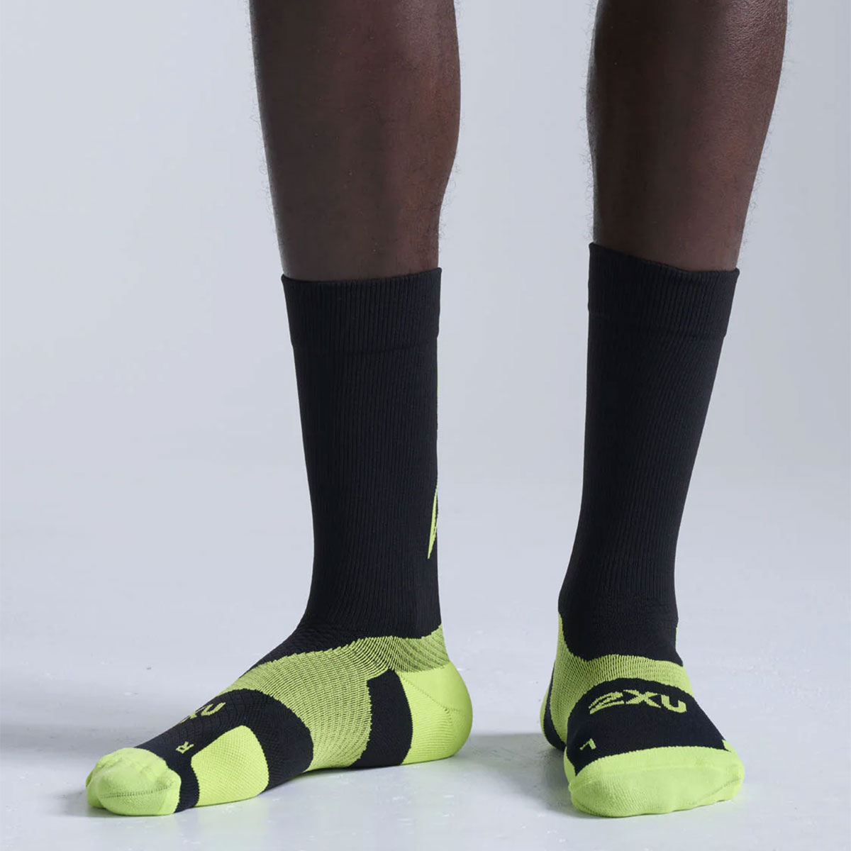 ツータイムズユー 2XU ランニング ソックス 靴下 ヴェクター ライト クッション クルー ソックス Vectr Light Cushion Crew Socks UA7005E-BLKVOL メンズ レディース ユニセックス 26SP 春夏