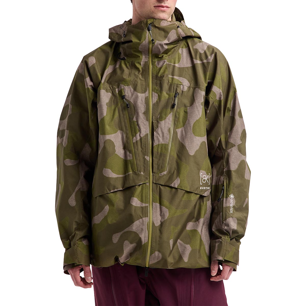 ※当店の商品はすべて日本正規代理店より仕入れた正規品です。【素材】GORE-TEX 2レイヤー 75Dリサイクルポリエステル プリントプレーンウーブン素材【仕様(特徴)】・必要な部位にPrimaLoft Silverを配置保温が必要な部位に60gのインサレーションを戦略的に配置しています。・ストームプルーフGUARANTEED TO KEEP YOU DRY GORE-TEX 2レイヤーは、防水・防風・透湿性と耐久性を兼ね備え、どんなコンディションでもドライで快適な着心地を保ちます。・[ak]のフル機能仕様RECCO、ゴーグル収納、StormFormフードを搭載。・ライダーラップドフィット動きやすさを高める立体裁断を採用。Crossflow Ventingがウェア内の余分な熱をコントロールします。・ライフタイムワランティ対象Burtonが責任を持って保証します。・フィット：レギュラーフィット・保温性ThermacoreEco 60g・ライナー再生ソフトタフタに穴あきタフタを重ね合わせたデザイン・特長2ウェイジップのフロント動作性を高める立体裁断バックパックを背負いやすいデザインハンドウォーマーポケット内のドローコードで調節可能な裾RECCOリフレクター成型された袖口ユーティリティループ付きポケットフードの開口部はシームレスな圧着加工の伸縮素材袖に取外し可能なスクレーパー付きジップポケット外側からアクセスできるファスナー付き携帯電話ポケット伸縮性のあるジップアウト式パウダースカート（ジャケットとパンツを接続可能）Crossflow Venting全ての縫い目にシームテープ加工YKK耐水ジップPFASを意図的に添加していないメンブレン / 撥水加工・フードCohaesiveシステムで調節できるStormFormフルタイムContourフード・ポケット袖のジップポケット内にベルクロカードポケットを配置内側のメッシュダンプポケットジップ付きハンドウォーマーポケット胸ポケットの内側にパワーメッシュのゴーグル/レンズダンプポケットジッパー付き胸ポケットと拡張可能なマチ付きATMポケット（胸ポケットの内側）・ベントジップ付きサイドボディベント・保証ライフタイムワランティ対象【サイズチャート】〈S〉腕の長さ:82.5-84cm/胸囲:93-99cm/ウエスト:79-84cm/〈M〉腕の長さ:84-84.5cm/胸囲:99-104cm/ウエスト:84-89cm/〈L〉腕の長さ:84.5-85.5cm/胸囲:104-109cm/ウエスト:89-94cm/※単位は全て概算値です。 フィット感はスタイルや個人の好みにより異なる場合があります。【商品説明】インサレーション入りのストーム対応ジャケット。コアを冷やさず、動き続ける。[ak] Swash Synthetic Insulated GORE-TEX 2Lジャケットは、Cyclicと同じGORE-TEX 2レイヤーシェルに[ak]ラインならではの機能を備えています。 60gのPrimaLoft Silverインサレーションによって、胸部と腰部を中心に保温性を高めながら、腕部には入れないことで動きやすさを確保。リフト乗車時は身体の芯をしっかり保温し、ライディング中は余分な熱の発生を抑えます。ウェア内に熱がこもった場合は、Crossflow Ventingが調整します。 Burtonのライフタイムワランティ対象。●グラフィックについてリズミカルで、流動的で、唯一無二。目を閉じると見えてくる、音波の形。サイマティックプリントは、塩をまぶした金属の振動音によって形成される幾何学模様をベースにしています。科学と芸術が交錯する、抽象的でダイナミックなプリントです。カラー：Keel Camo＜JANコード＞019718330562301971833056090197183305630※商品詳細画像の小物類は付属しません。