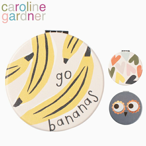 ブランド caroline gardner(キャロラインガードナー) タイプ コンパクトミラー 品名 Pocket Mirror(ポケット ミラー) カラー：品番 Owl Eyes(オウルアイ)：PKM135 Banana（バナナ）：PKM139 Multi Heart（マルチハート）：PKM141 商品説明 身近にあると便利なポケットミラー。 丸みのある形とシンプルで温かみのあるイラストが可愛らしいデザインです。 2枚のミラーが対になっていますので使い方も広がります。 サイズ H×W×D(縦×横×幅)約7×7×1cm(ミラーを閉じた状態のサイズです) 素材 レザールックPUカバー