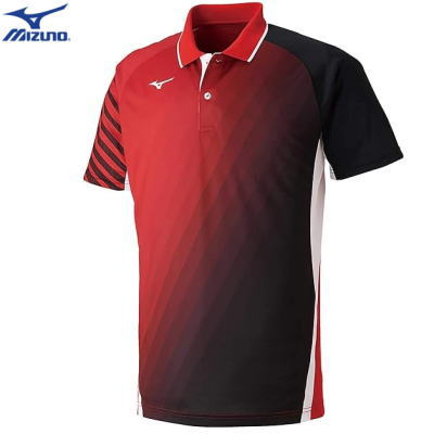 MIZUNO ミズノ ソフトテニス ゲームシャツ/ユニセックス ■サイズ XS、S、M、L、XL ■カラー 01：ホワイト 37：ライムグリーン 62：チャイニーズレッド ■素材 本体：ポリエステル100% フライス：ポリエステル95%、ポリウレタン5% ■原産国 タイ製 ■シルエット Standard Fit:最もスタンダードなシルエット ※当店とメーカーの在庫を合わせた数を表示しておりますので 稀に欠品する場合もございます。 メール便がご利用いただけます。 ご希望の方はこちらをご確認ください。 メーカー希望小売価格はメーカーカタログに基づいて掲載しています