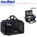 molten/モルテンバレーボール・アスレチックトレーナーバッグアスレチックトレーナー専用の大型メディカルバッグ。使いやすさと防水性を考慮しました。■素材ナイロン■サイズ幅51×高さ31×奥行き34cm■生産国中国製■その他仕様※治療用折りたたみ台・緊急治療用クリアポーチ仕切り板（バンド固定式）2枚付き※市販のキャリーカート（ハンドル幅20cm以内）に取付可※テープやスプレー等の収納物は含まれません。お取寄せの為、発送まで2〜4日程かかります。ネーム加工希望の方はこちらから！[660円(税込)] メーカー希望小売価格はメーカーカタログに基づいて掲載していますモルテン/molten バレーボールアスレチックトレーナーバッグ