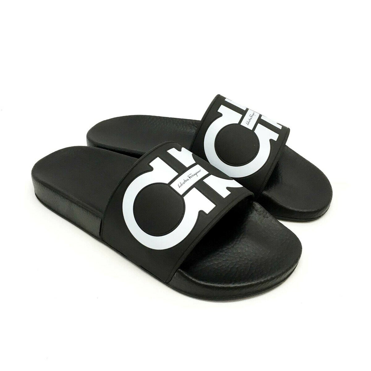 【決算大処分市☆全品10％OFFクーポン☆31日迄☆全品新品】フェラガモ サンダル 01 B827 744127 FASCIA NERO スライドサンダル / シャワーサンダル グルーヴィ Salvatore Ferragamoのサムネイル