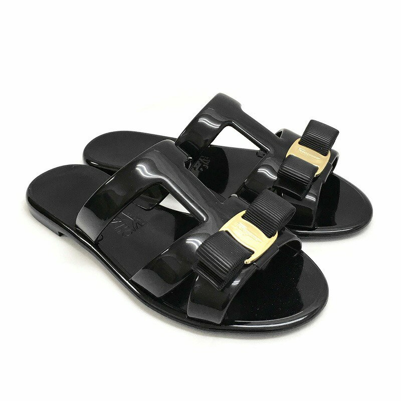 【★全商品P3倍！更に5%OFFクーポン★5/16 0時〜31日23時59分まで】【新品・超お得】 ★2023年春夏新作★サルヴァトーレフェラガモ レディース PVCサンダル ブラック 01 D633 755969 Salvatore Ferragamoのサムネイル