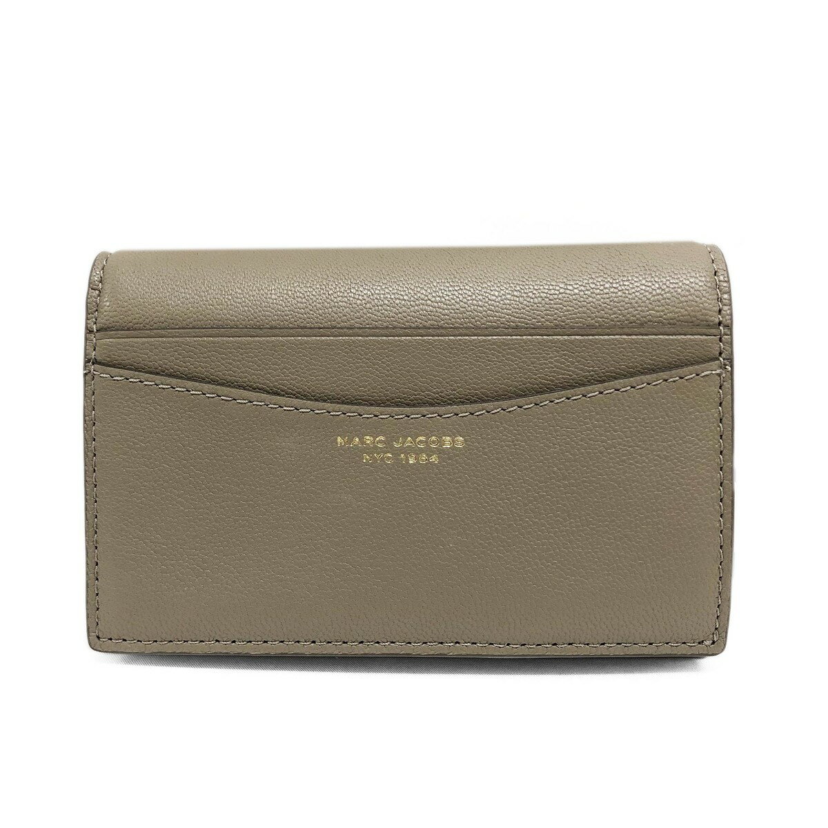 【GW・母の日ギフトスペシャルセール☆全品10％OFFクーポン☆12日迄☆全品新品】MARC JACOBS マークジェイコブス S174L03FA22 055 ザ スモール バイフォールド ウォレットスモールレザー「SLIM 84」CEMENTグレージュ系