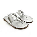 【GW・母の日ギフトスペシャルセール☆全品10％OFFクーポン☆12日迄☆全品新品】TORY BURCH トリーバーチ 145350 053 SILVER レディース BENTON BAND FLAT SANDAL フラットサンダル/トングサンダル シルバー