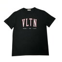 【GW・母の日ギフト直前お買得セール☆全品7％OFFクーポン☆30日迄☆全品新品】VALENTINO バレンティノ2V3MG13D96S TTL VLTNプリントコットンクルーネックTシャツ ブラック/ホワイト/レッド