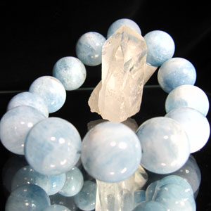 アクアマリンブレスレット珠のサイズ...