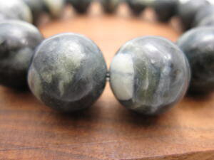 糸魚川　本翡翠　14mm　パーツ・ばら売り