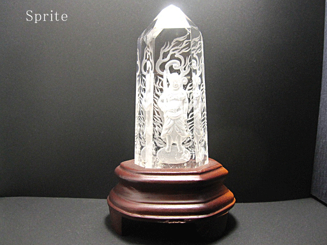 【天然石彫刻】不動明王 水晶六角柱 水晶ポイント 天然水晶 風水 縁起物 厄除け祈願 縁起物 風水彫刻 天然石 最高級 手彫り 彫刻置物 天然石 パワーストーン...