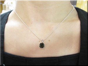 モルダバイト　スクエア型ペンダントトップ