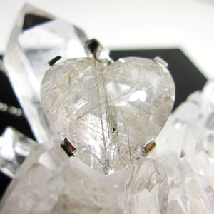 大きなハート型 シルバールチルクオーツ ペンダント(チェーン付)