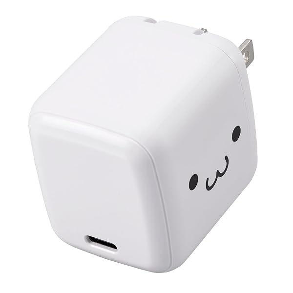 エレコム 充電器 65W USB PD対応 小型 Type-C 1ポート PPS対応 GaN II採用 PSE認証 しろちゃん(ホワイト×ブラック) 【iPhone 16 15 iPad Macbook 等対応】 EC-AC8565WFブランドエレコム(ELECOM)色しろちゃんモデルEC-AC8565WF商品説明【商品概要】ノートパソコンからスマートフォンまでこれ1台で充電できる、高出力のUSB AC充電器です。デバイスごとに専用の充電器を持ち運ぶ必要はありません。※USB Power Delivery規格で65Wまで充電できる機器に限ります。ノートパソコン付属のACアダプターと違い必要な長さのケーブルを選んで使えるから、長すぎるケーブルでごちゃつきがちなデスク周りもこれですっきり。スペースを広々使えます。GaN II(窒化ガリウム)を採用し、高出力ながらコンパクトサイズを実現。プラグ部分も折り畳むことができるため、バッグの中でもスペースを取らず、ビジネスでの外出やリモートワーク、出張、旅行など持ち運びにも便利です。※GaN II(窒化ガリウム)はGaN第1世代より、製品の小型化および軽量化を実現することで、よりモバイル性を高めています。USB Power Delivery、PPS(Programmable Power Supply)に対応しています。iPhoneを約30分で50%まで充電できるから、外出先でスピード充電が可能です。※USB Power Deliveryとは、アダプターと接続機器間で情報をやり取りすることで、その機器間における最適な電力を選択し、高速充電を実現するUSB規格です。PPS(Programmable Power Supply)とは、0.2V単位で電圧を調整し、最適な電力で効率的に供給することができるUSB Power Delivery のオプション規格です。【商品説明】【商品詳細】ブランド：エレコム(ELECOM)商品種別：携帯電話・スマートフォン用AC式充電器商品名：エレコム 充電器 65W USB PD対応 小型 Type-C 1ポート PPS対応 GaN II採用 PSE認証 しろちゃん(ホワイト×ブラック) 【iPhone 16 15 iPad Macbook 等対応】 EC-AC8565WF製造元：エレコム商品番号：EC-AC8565WF発売日：2024年02月18日商品内容：1)コンパクト色：しろちゃん商品タイプ：1)充電器単体【当店からの連絡】【配送について】当店では複数の物流拠点から発送しております。外装箱が提携配送センターのものである場合がございますが、品質に問題はございません。あらかじめご了承ください。