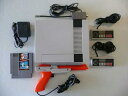 【中古】【一式セット】北米版 ファミコン NES Nintendo Console System 本体 + コントローラー×2 アダプタ×1 Zapper gu...