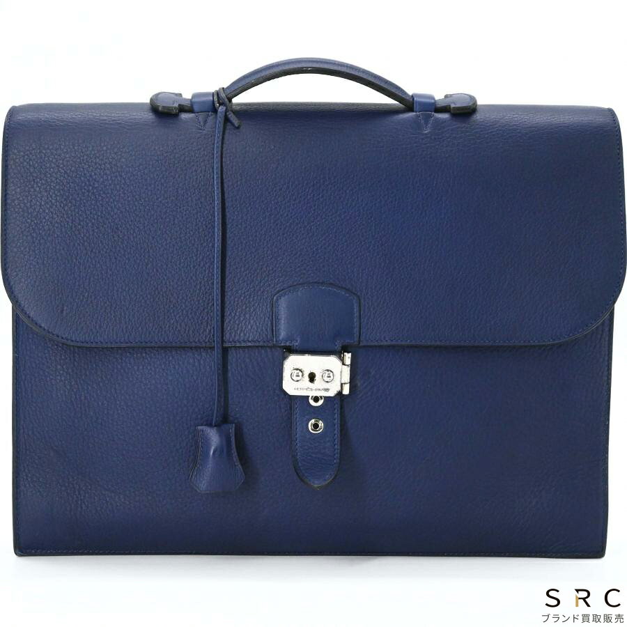 【商品詳細】 商品番号：250700 ブランド：エルメス 商品名：サックアデペッシュ 38 製番：B刻印（1998年ごろ製造） サイズ：（縦）28cm（横）38cm（幅）7cm 材質：トリヨンクレマンス/レザー、ネイビー/シルバー金具 状態：AB 金具少々メッキはがれ、ハンドルにスレ、角スレ、ベルトわずかに反り 付属品：鍵×1 【コメント】 エルメスらしいエレガントで高級感あふれるビジネスバッグ。 クラシックでフォーマルなデザインが特長の、 ビジネスバッグの頂点と言っても過言ではないシリーズでございます。 店頭でもご覧いただけます。