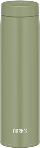 スポーツカーキ/600 ml/JON-600 KKI・Color:カーキSize:600 ml・パッケージ個数:1・シンプル構造で使いやすく洗いやすいスクリューマグ。フタを開けた時に水滴が垂れにくい。・サイズ(約):幅6.5×奥行き6.5×高さ23.5cm、本体重量(約):200g、容量:600ml・保温効力:71℃以上(6時間)/保冷効力:10℃以下(6時間)・素材・材質:内びん/ステンレス鋼 、 胴部/ステンレス鋼(アクリル樹脂塗装) 、 フタ/飽和ポリエステル樹脂(発泡ポリプロピレン内蔵) 、 パッキン/シリコーンゴム・原産国:フィリピン●シンプル構造で使いやすく洗いやすい ●製品全体を同じ色味・質感で揃えたシンプルなデザイン ●口当たりの良い金属飲み口 ●水滴が垂れにくいパッキン形状 ●スポーツ飲料OK(※温めたスポーツ飲料は入れないでください。) ●丸洗いOK (※本体は水中に放置しないでください。)