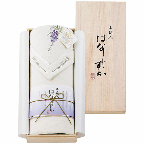 木箱入りの高級感あふれる寝具に、四季を彩る花々を刺繍しました 日本人の心に確かにつたわる、ぬくもりのあるギフトです 140×200cm毛布1枚・ヨコ糸(毛羽部分):綿70%・シルク30%・タテ糸:ポリエステル100%・1.5kg [中国製]